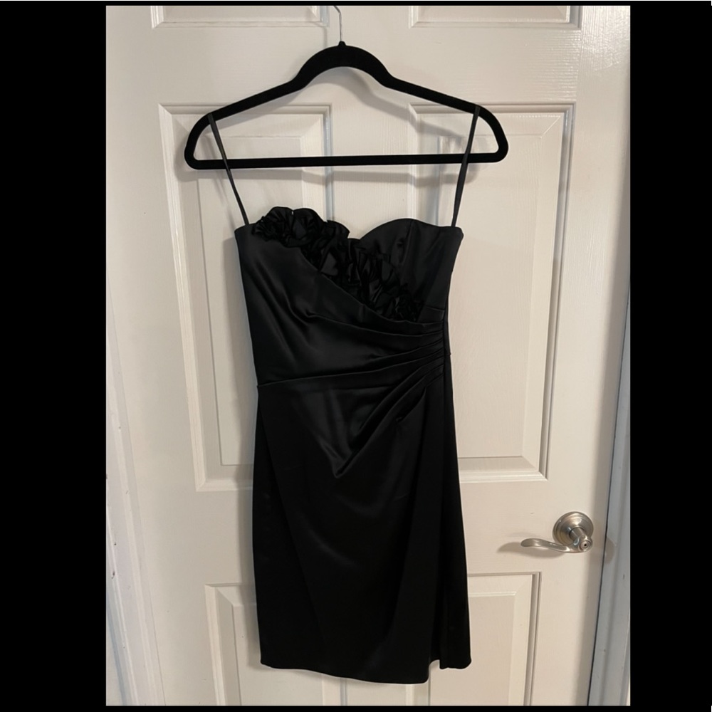 White House black Market black fitted cocktail dress. Size 00.